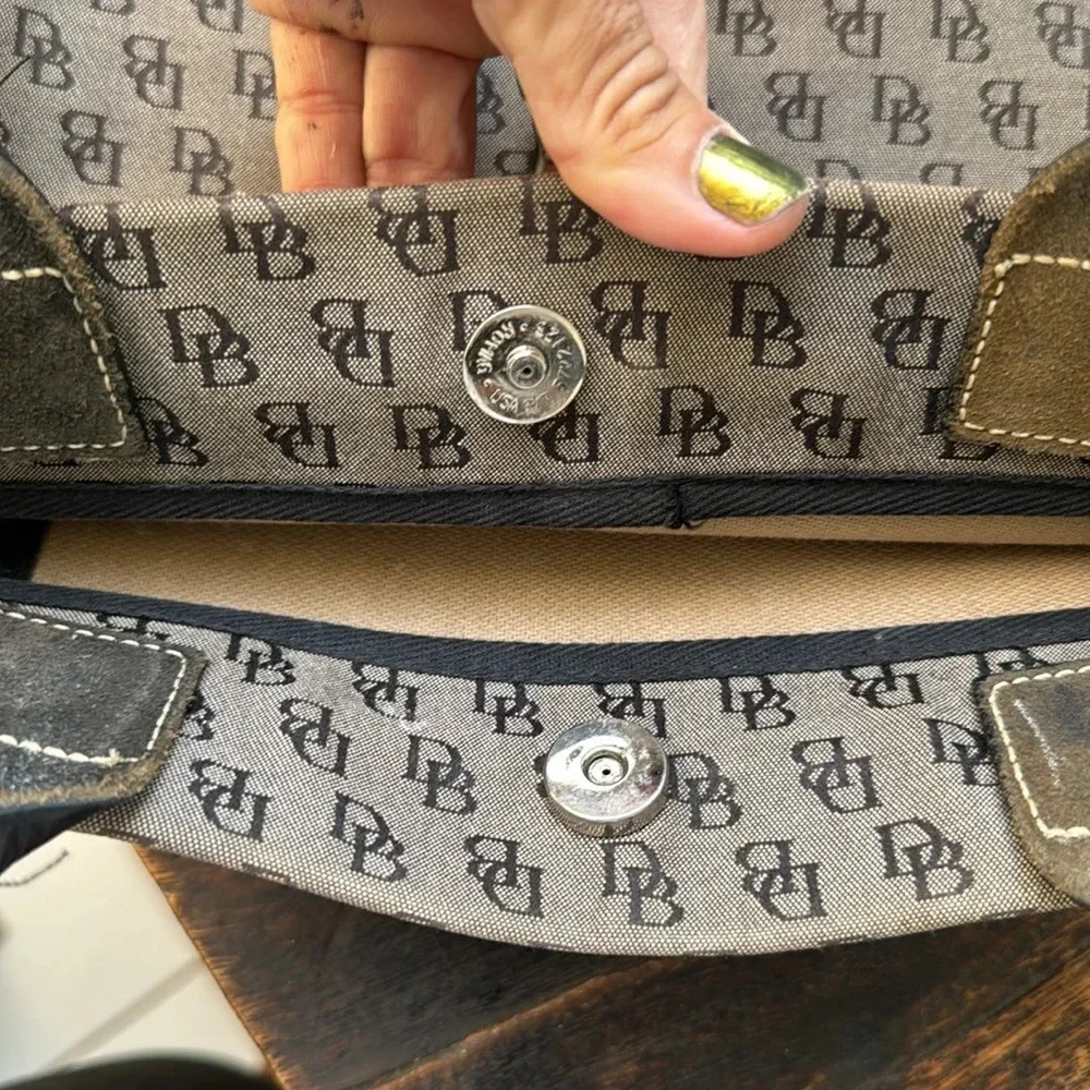 Dooney & Bourke authentic  classic vintage Handbag Gray & Black